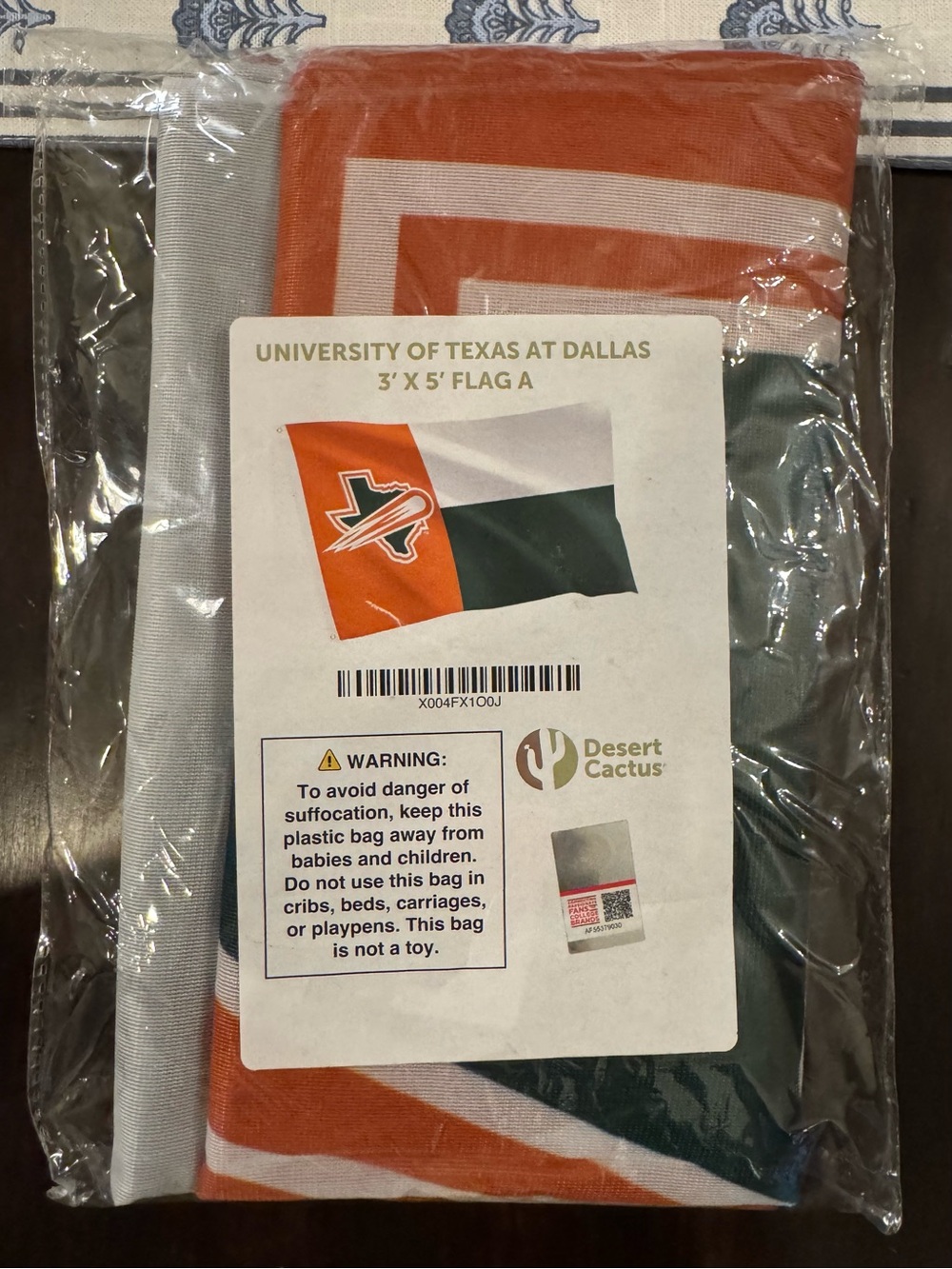UT DALLAS UTD Comet Banner Flag in Orange, White & Dark Green